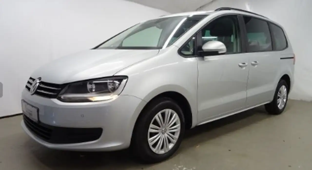 Renting volkswagen sharan 1 4 tsi advance dsg 110kw plateado