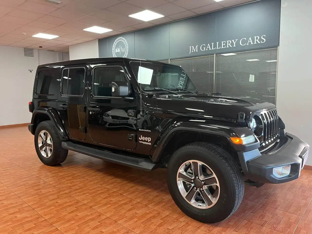 Renting jeep wrangler unlimited 2 2crd sahara 8atx negro