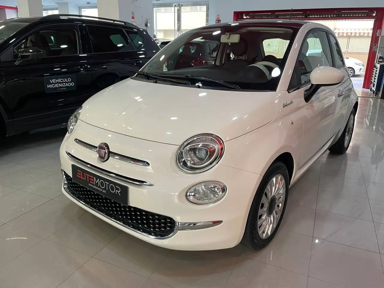 Renting Fiat 500 1.0 Hybrid Red 52kW Blanco