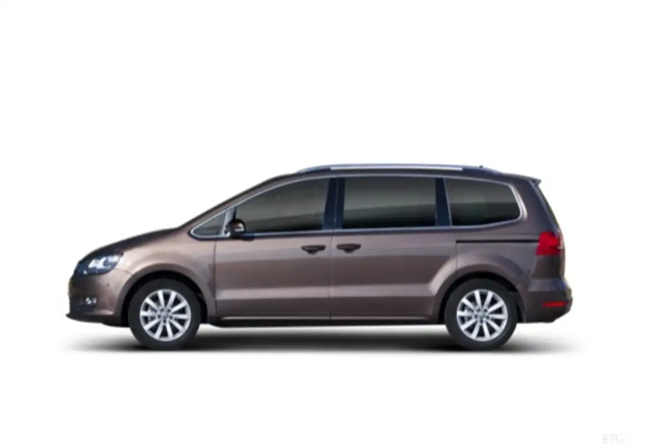 Renting Volkswagen Sharan 1.4 TSI Sport DSG 110kW Plateado 1