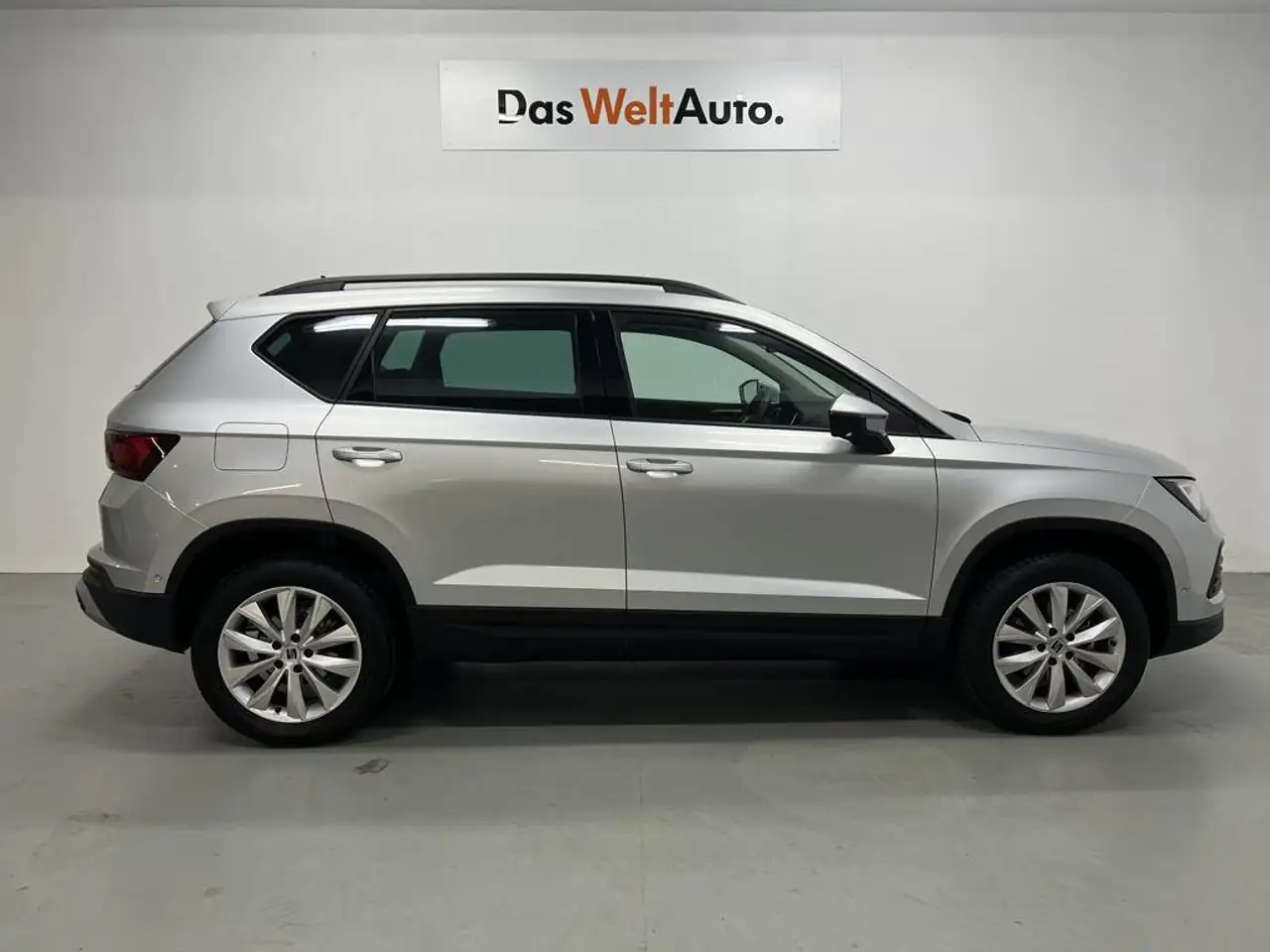 Renting SEAT Ateca 1.5 EcoTSI S&S Style XM Plateado 2