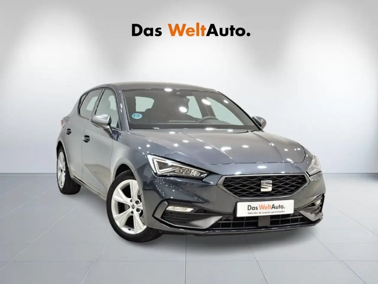 Renting SEAT Leon 1.5 TSI S&S FR 150 Gris 2