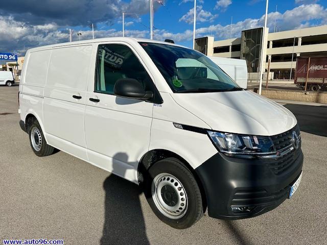 Renting VOLKSWAGEN TRANSPORTER 2.0 TDI 4 MOTION 150 BMT CORTA BAJA FURGON