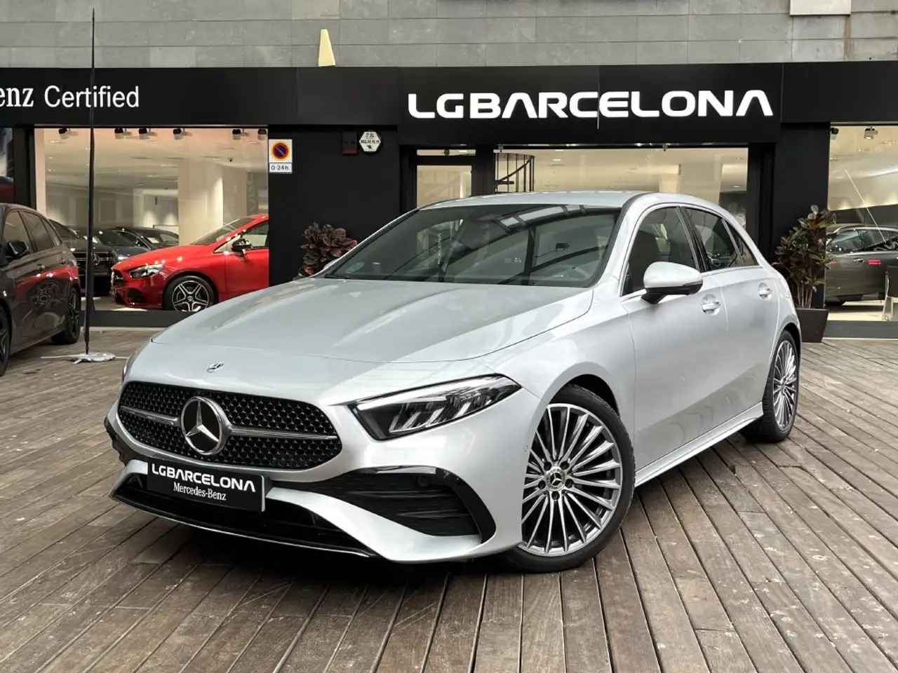 Renting Mercedes-Benz A 180 200d Progressive Line Advanced 8G-DCT Gris