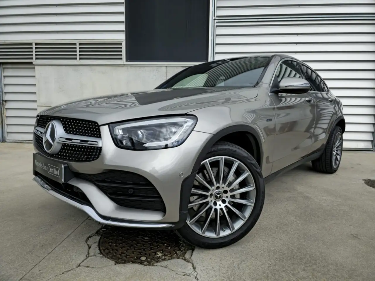 Renting Mercedes-Benz GLC 300 Coupé 300de 4Matic Plateado