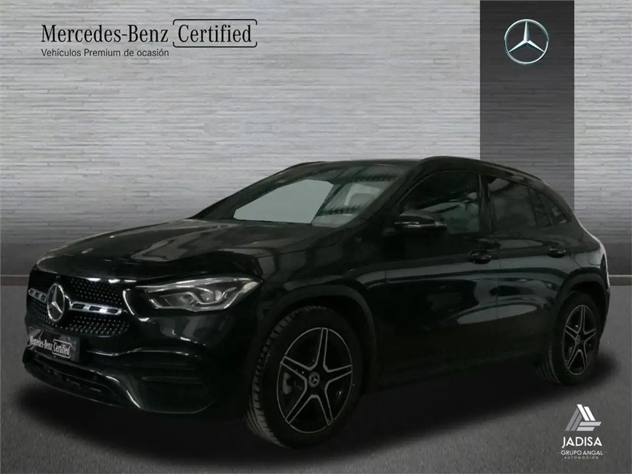 Renting Mercedes-Benz GLA 200 1