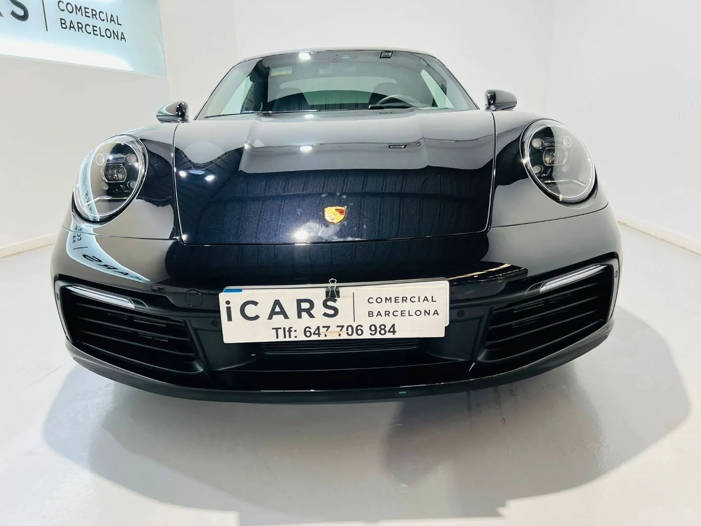 Renting PORSCHE 911 Carrera S Coupé PDK