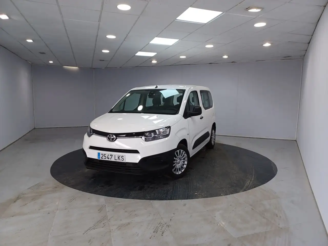 Renting Toyota Proace City Combi 1.5 Blanco