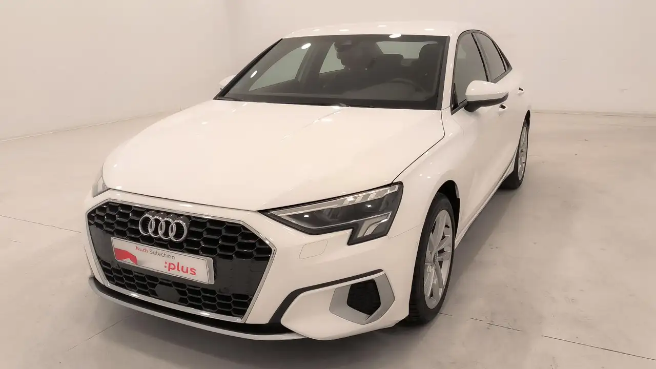 Renting Audi A3 Sedán 35 TFSI Advanced S tronic Blanco