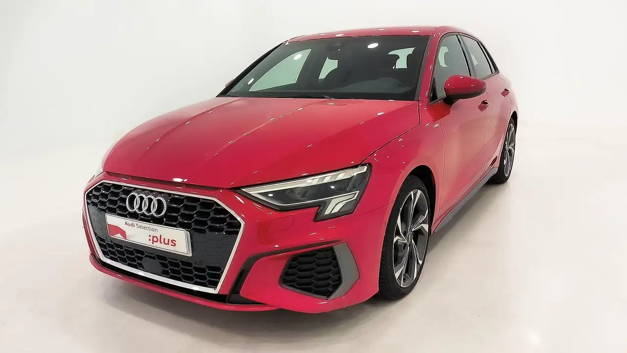 Renting Audi A3 Sportback 35TDI S line S tronic Rojo