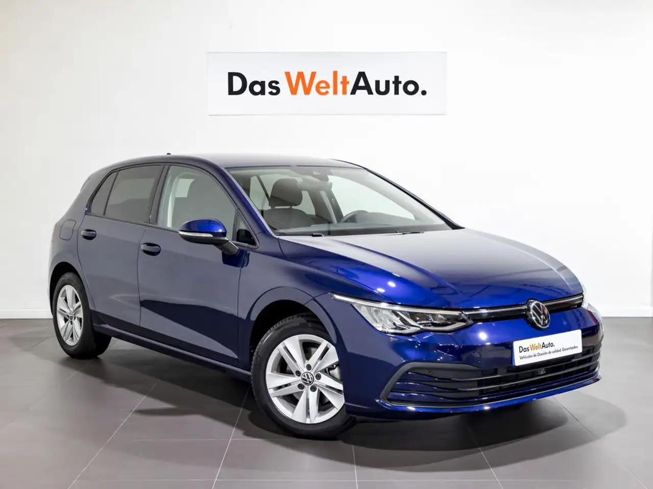 Renting Volkswagen Golf 1.0 TSI Life 81kW Azul 1