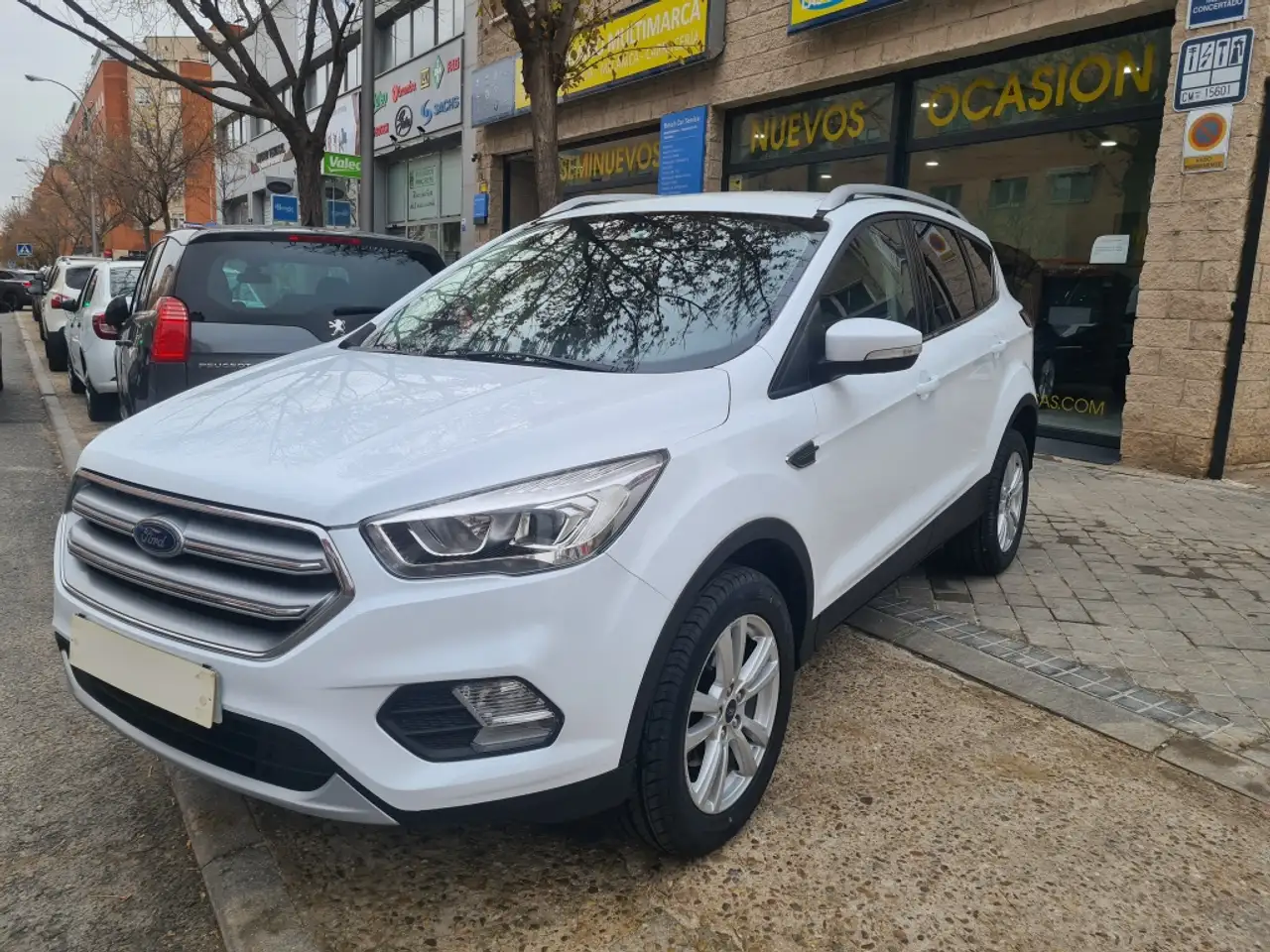 Renting Ford Kuga 1.5 EcoB. Auto S&S Trend+ 4×2 120 Blanco 1