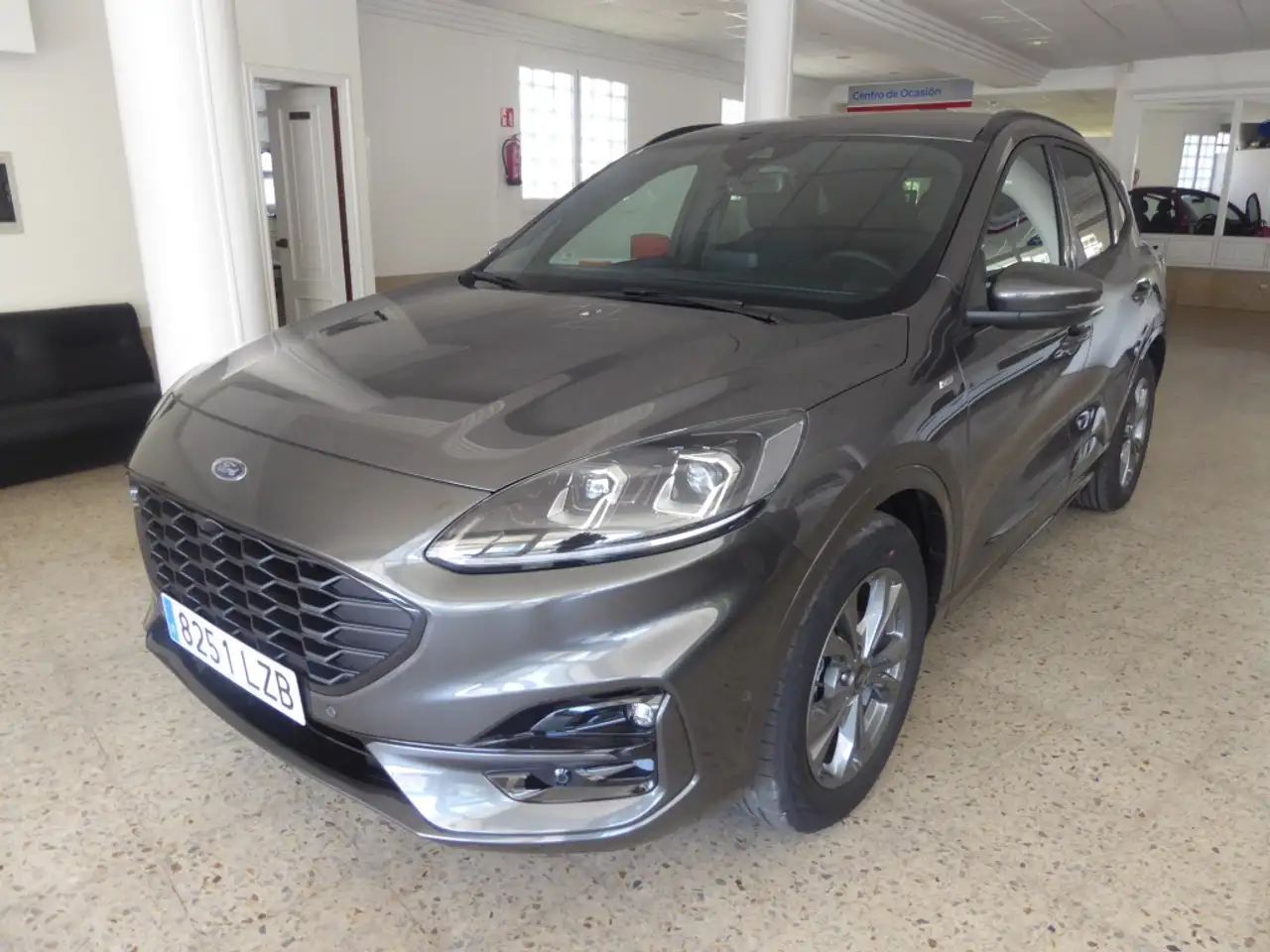 Renting Ford Kuga 1.5 EcoBlue ST-Line FWD 120 Gris