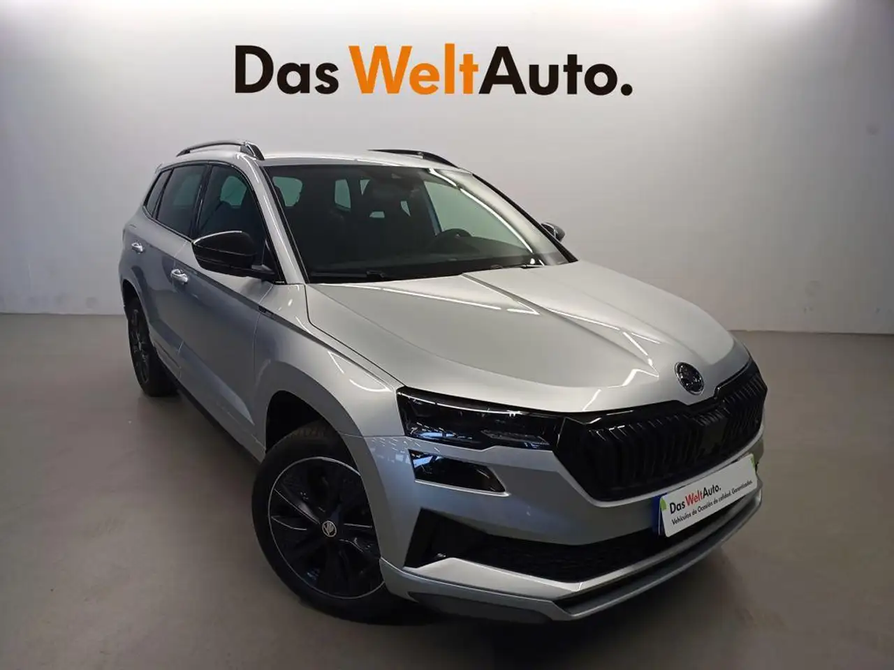 Renting Skoda Karoq 1.5 TSI Sportline ACT DSG Plateado