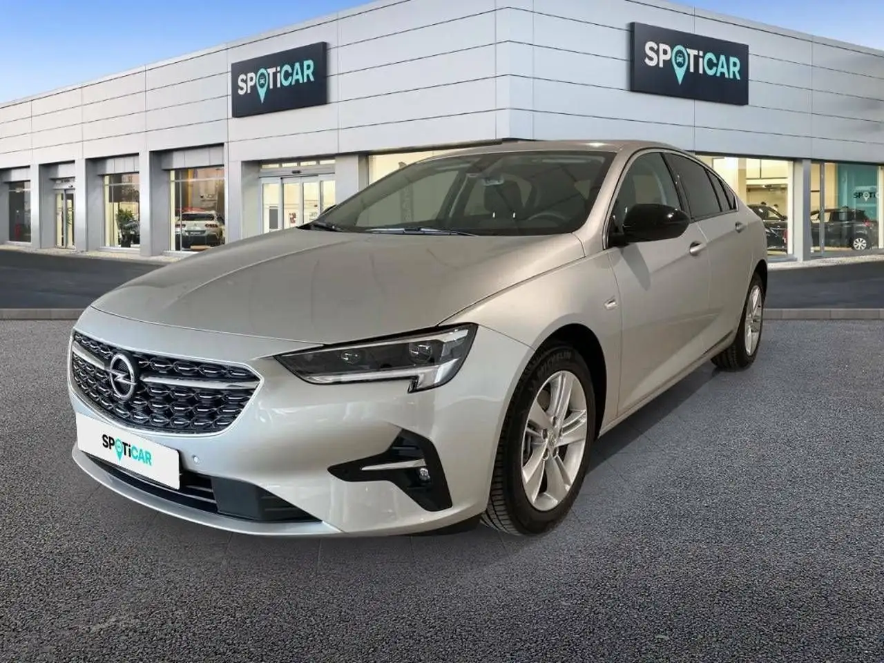 Renting Opel Insignia 1.5D DVH S&S Business AT8 122 Gris