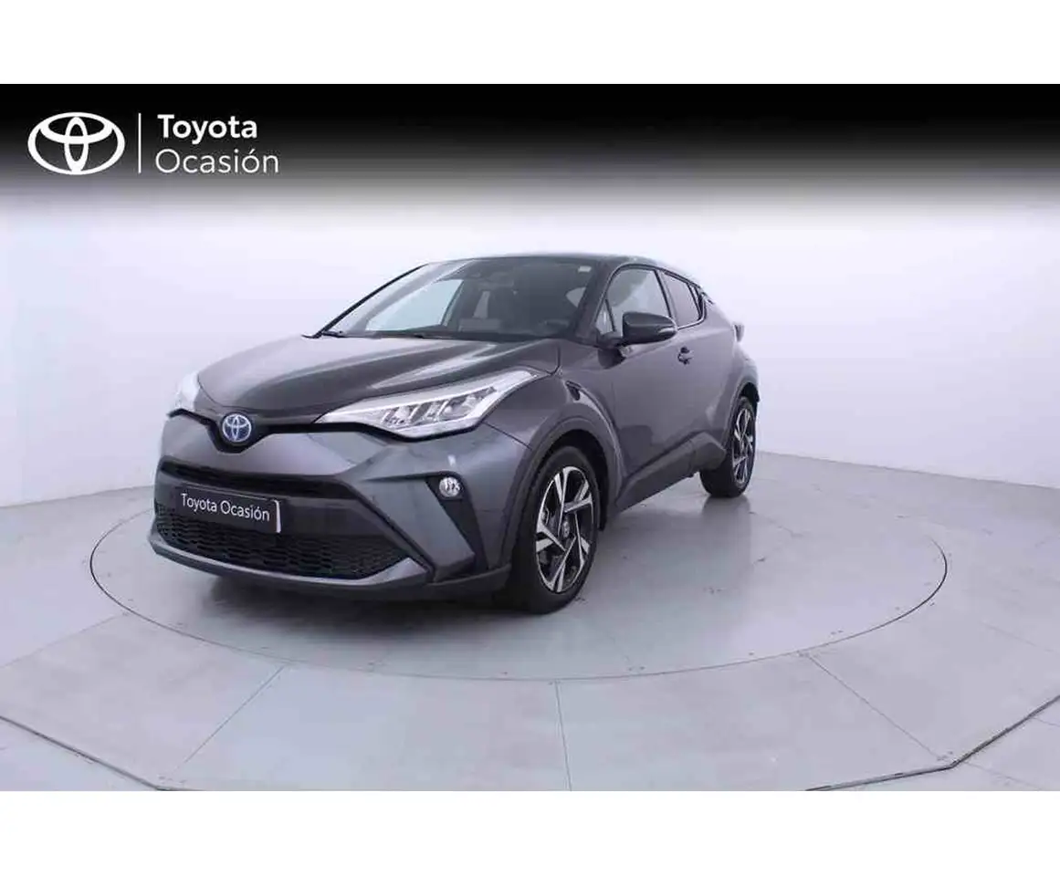 Renting Toyota C-HR 125H Advance Gris 7