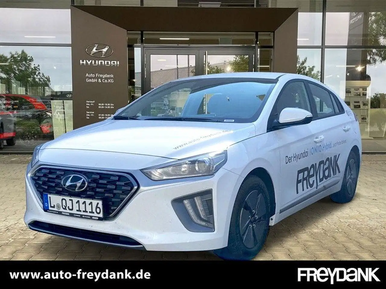 Renting Hyundai IONIQ 141cv Automático de 4 Puertas