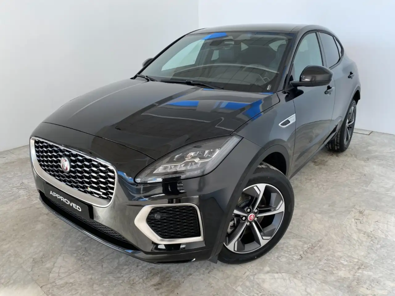 Renting Jaguar E-Pace 2.0D I4 R-Dynamic S 163 Negro