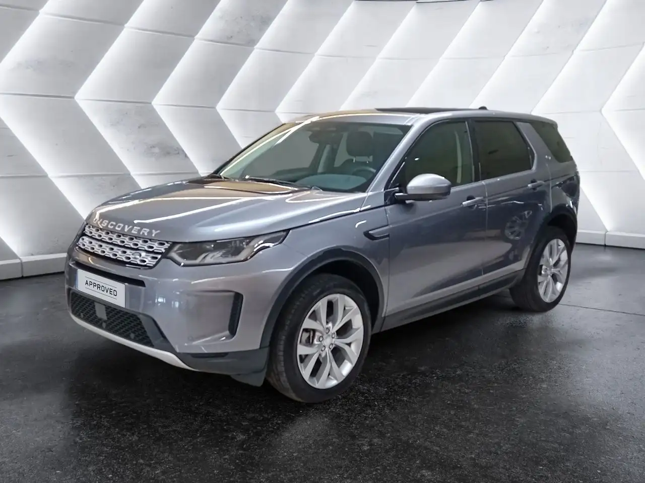 Renting Land Rover Discovery Sport 2.0D TD4 163 PS AWD Auto MHEV SE Gris