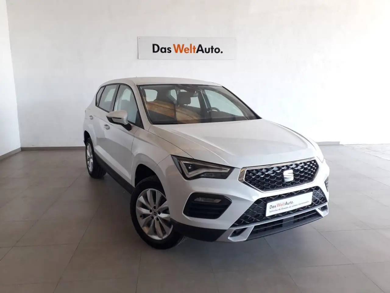 Renting SEAT Ateca 2.0TDI CR S&S Style XM 150 Blanco 4