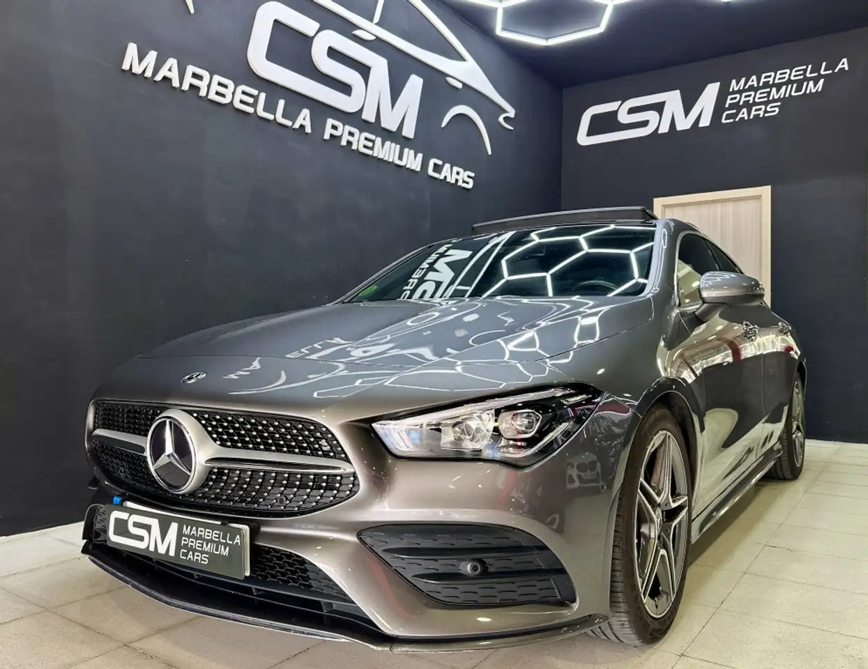 Renting Mercedes-Benz CLA 200 200d Gris 1