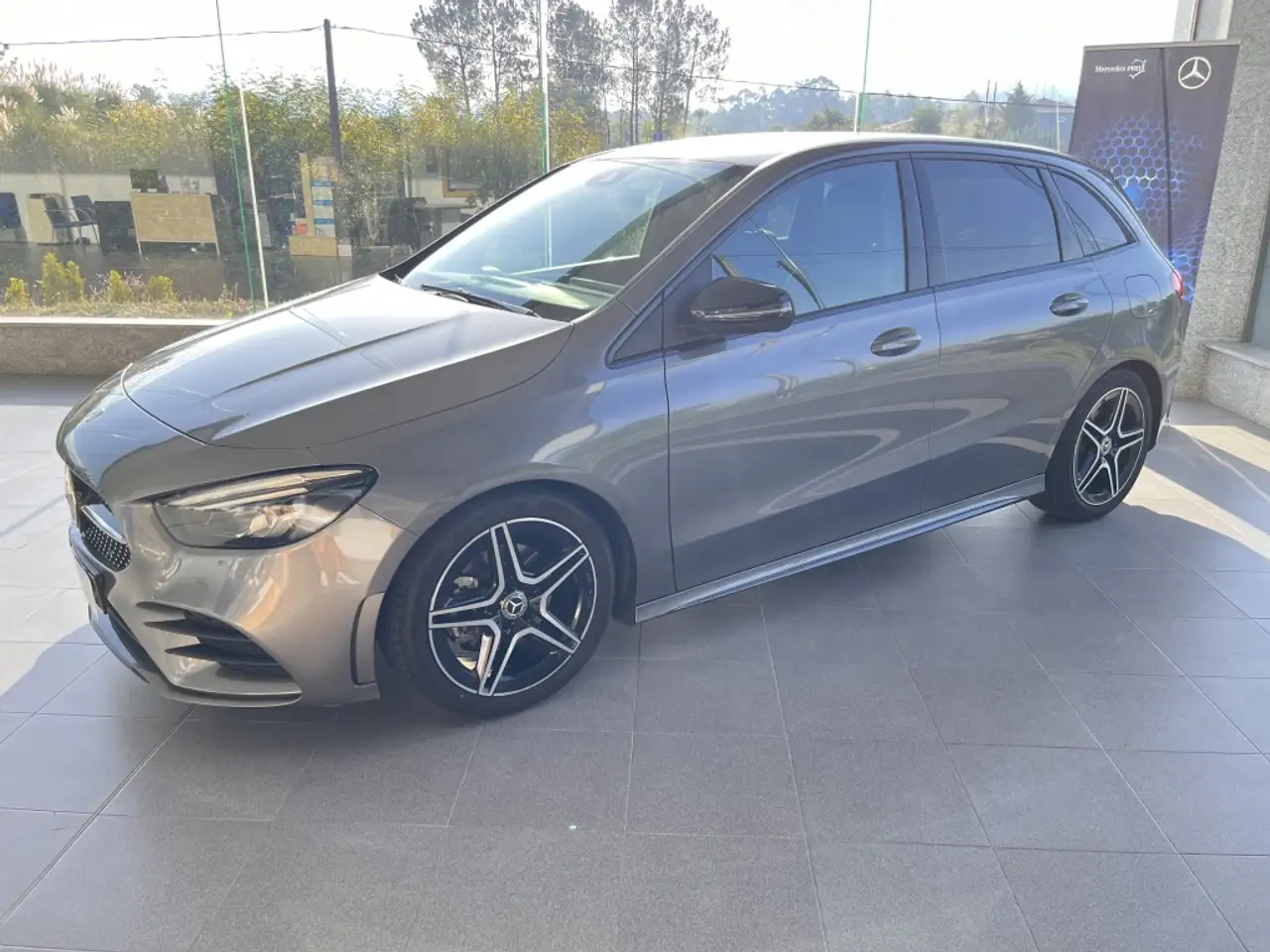 Renting Mercedes-Benz B 200 200d 8G-DCT Gris