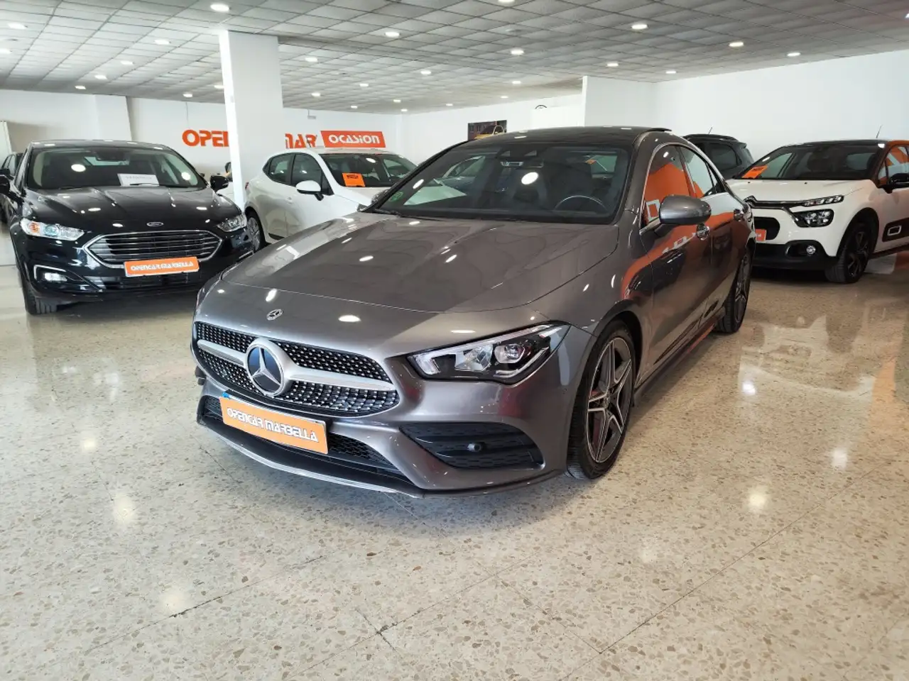 Renting Mercedes-Benz CLA 200 200d Gris 2