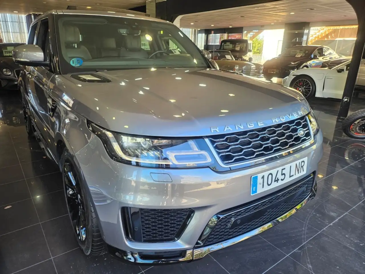 Renting Land Rover Range Rover Sport 3.0D I6 MHEV HSE Dynamic Aut. 249 Gris