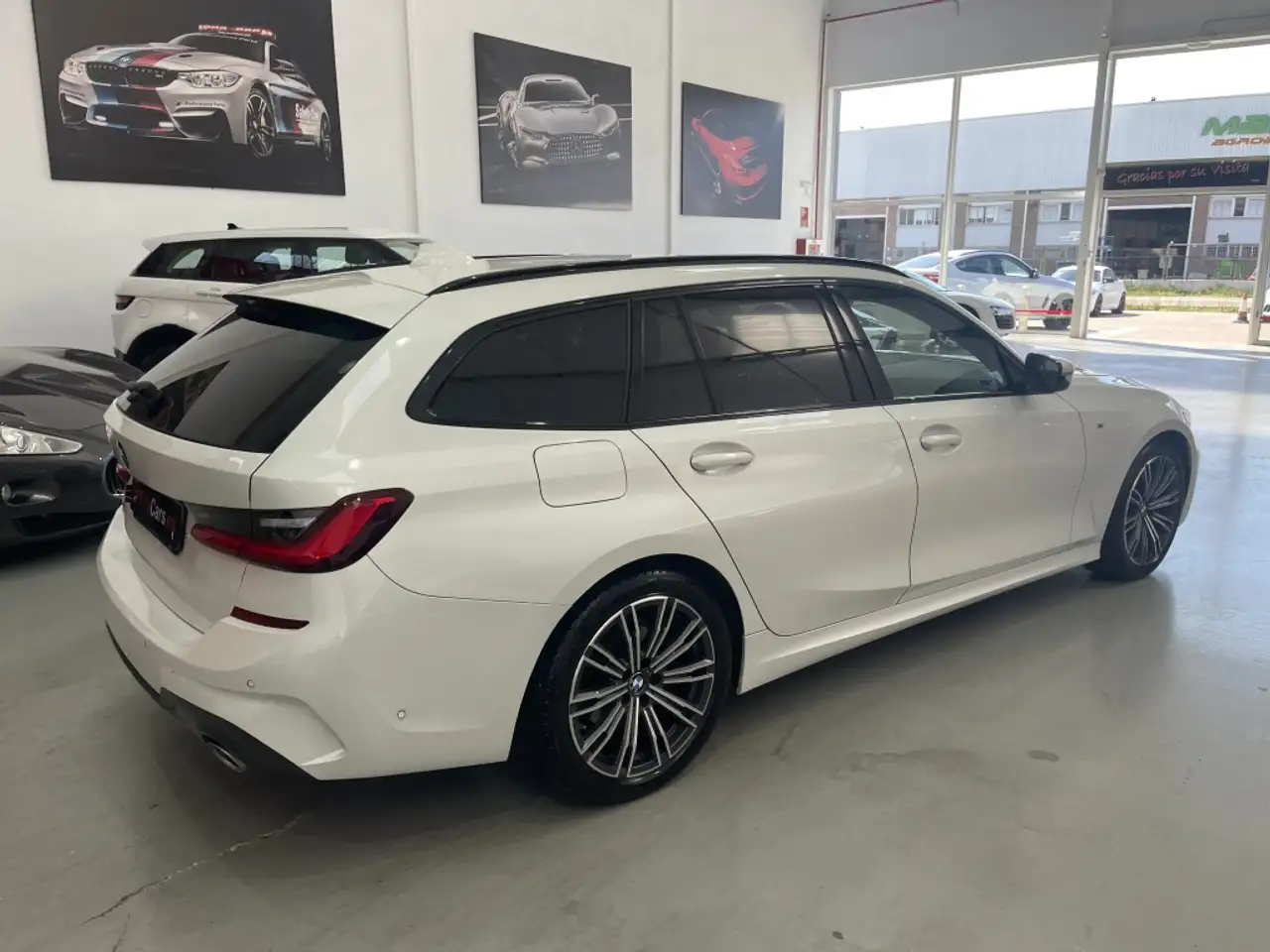 Renting BMW 320 320dA Touring Blanco