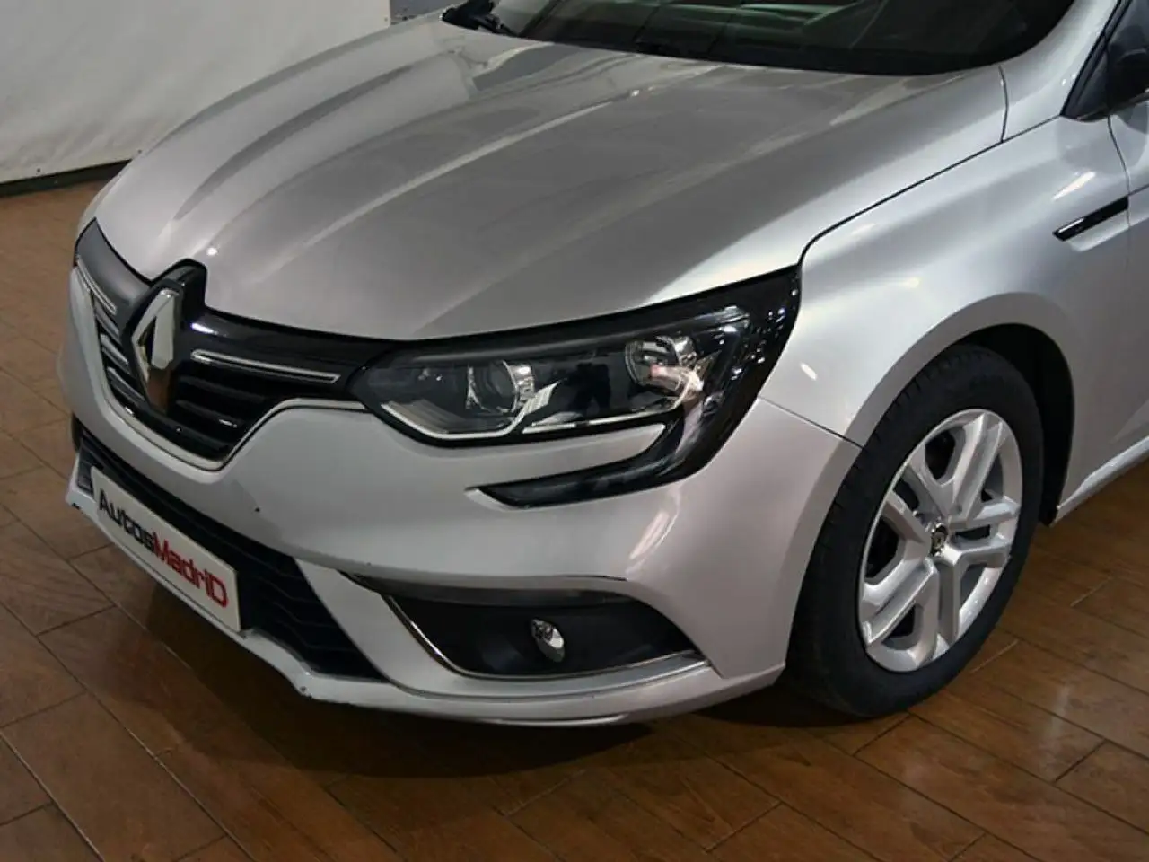 Renting Renault Megane S.T. Business Blue dCi 85kW (115CV) Gris