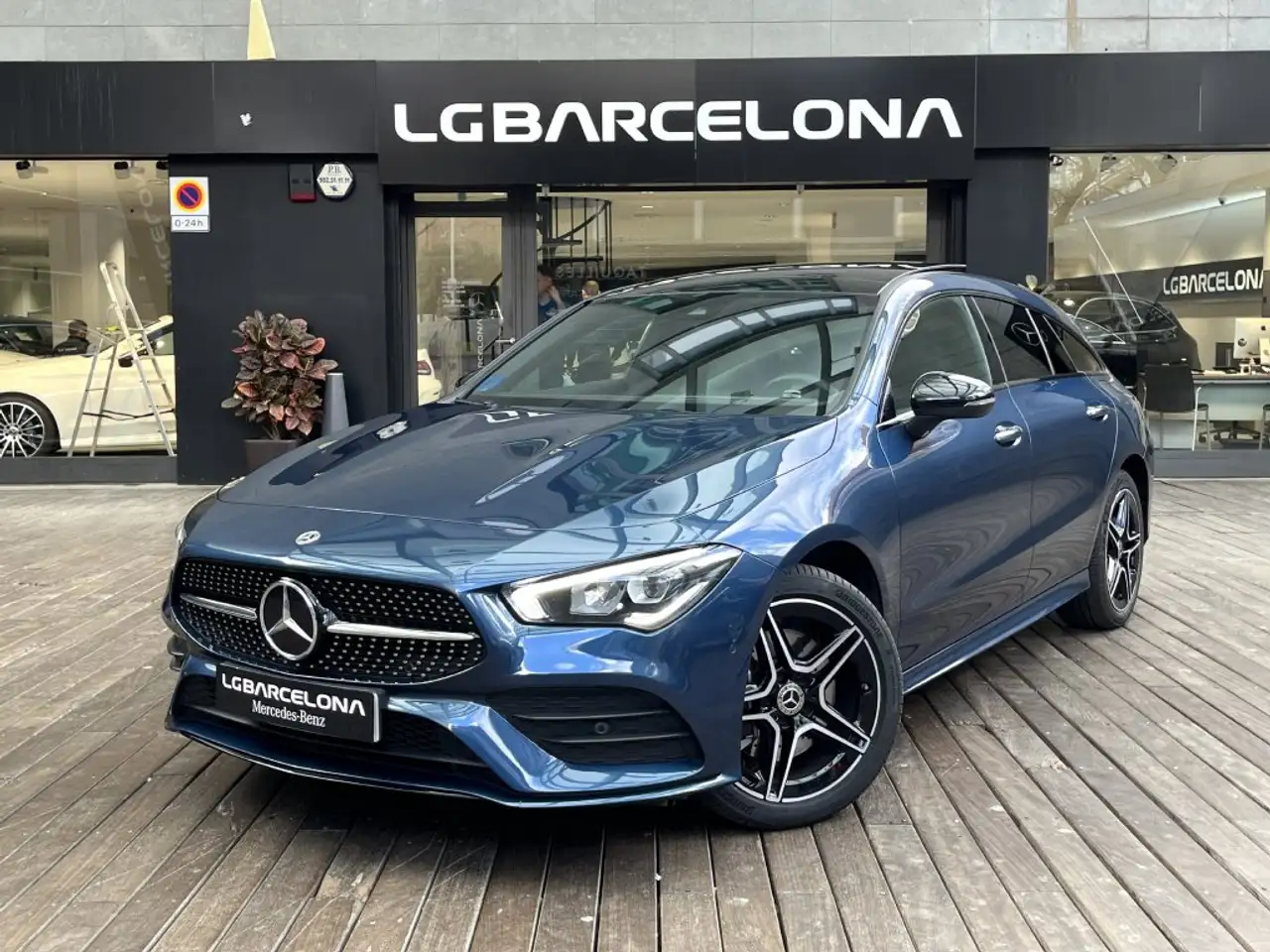 Renting Mercedes-Benz CLA 250 Shooting Brake 250e 8G-DCT Azul