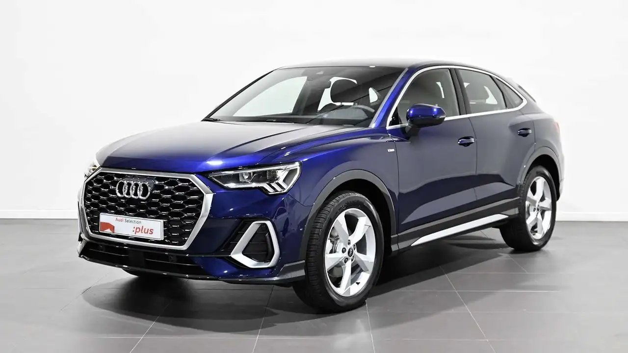 Renting Audi Q3 Sportback 35 TDI S line S tronic Azul