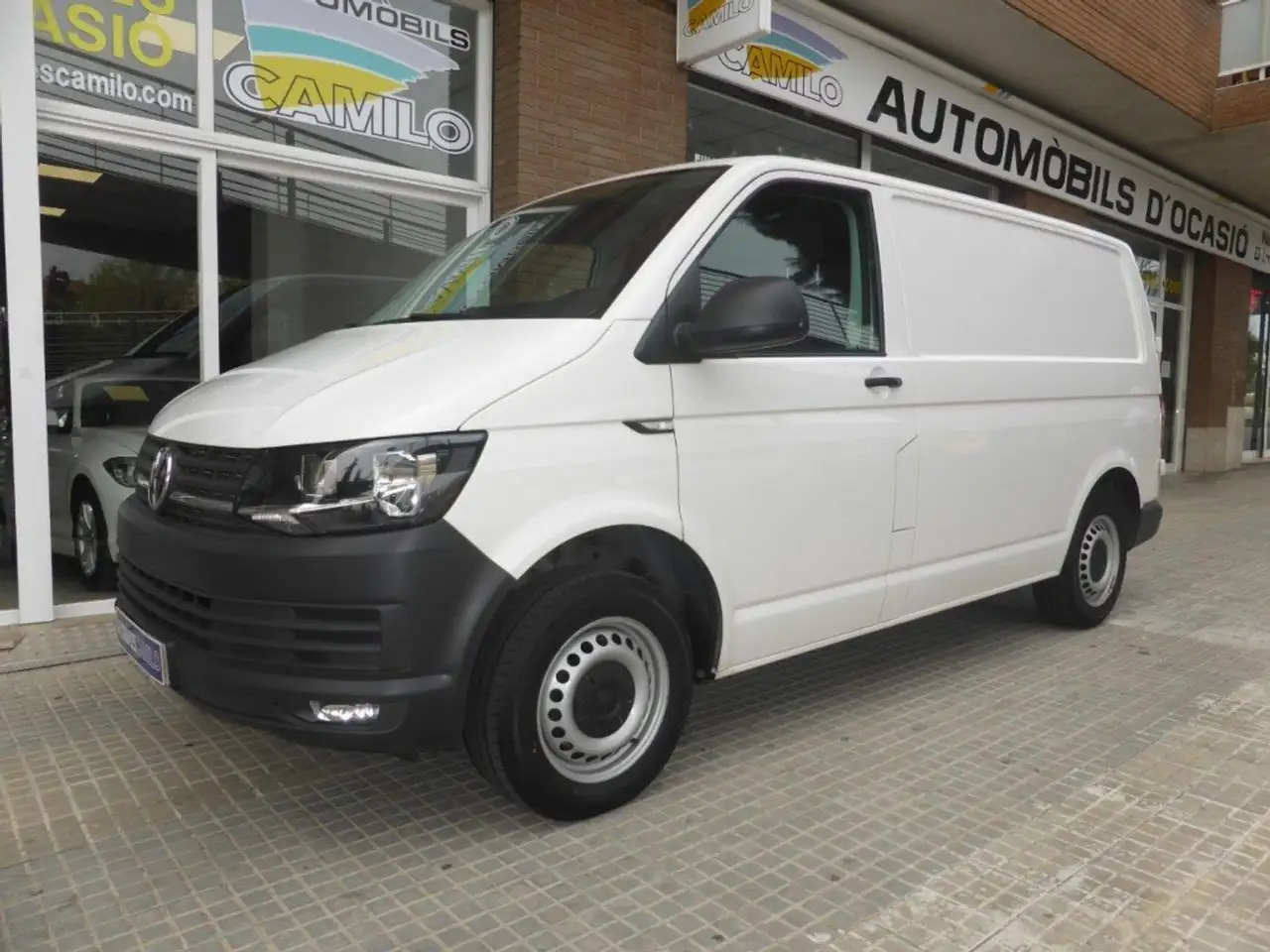 Renting Volkswagen Transporter Furgón 2.0TDI SCR BMT 75kW Blanco 1