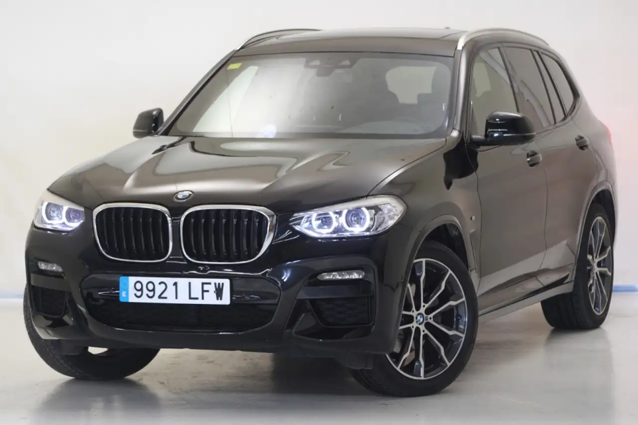 Renting BMW X3 xDrive 20dA Negro 3