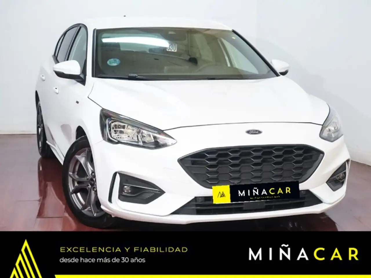 Renting Ford Focus 1.0 Ecoboost MHEV ST-Line 125 Blanco 1