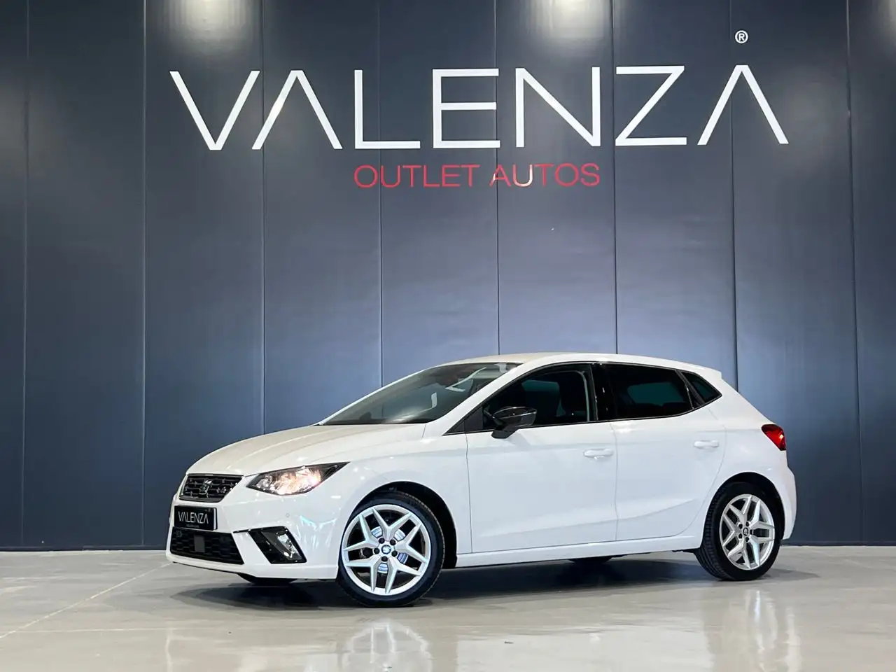 Renting SEAT Ibiza 1.0 TSI 95 FR Blanco