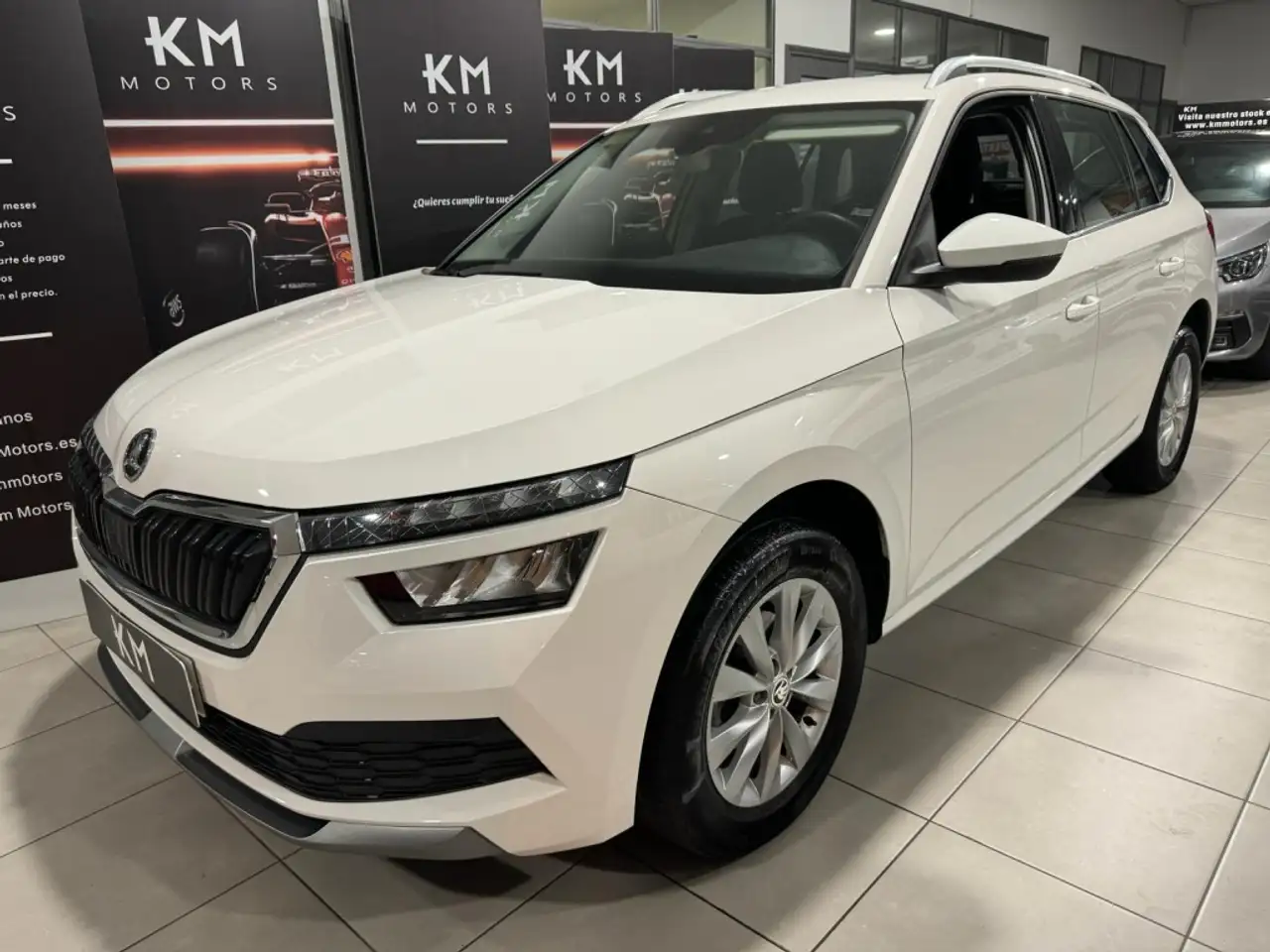 Renting Skoda Kamiq 1.0 TSI Ambition 81kW DSG Blanco 5