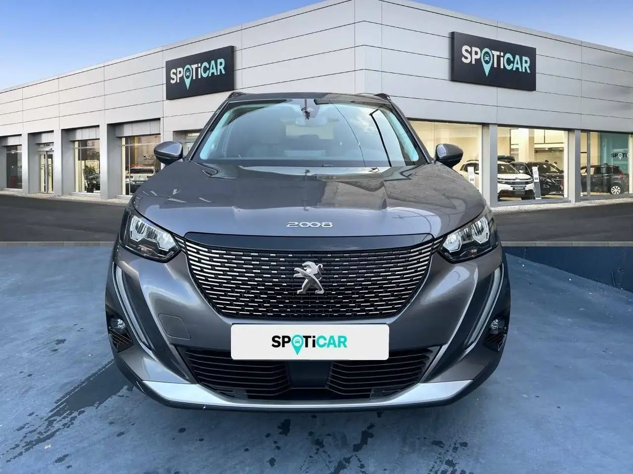 Renting Peugeot 2008 1.2 PureTech S&S Allure 100 Gris 3