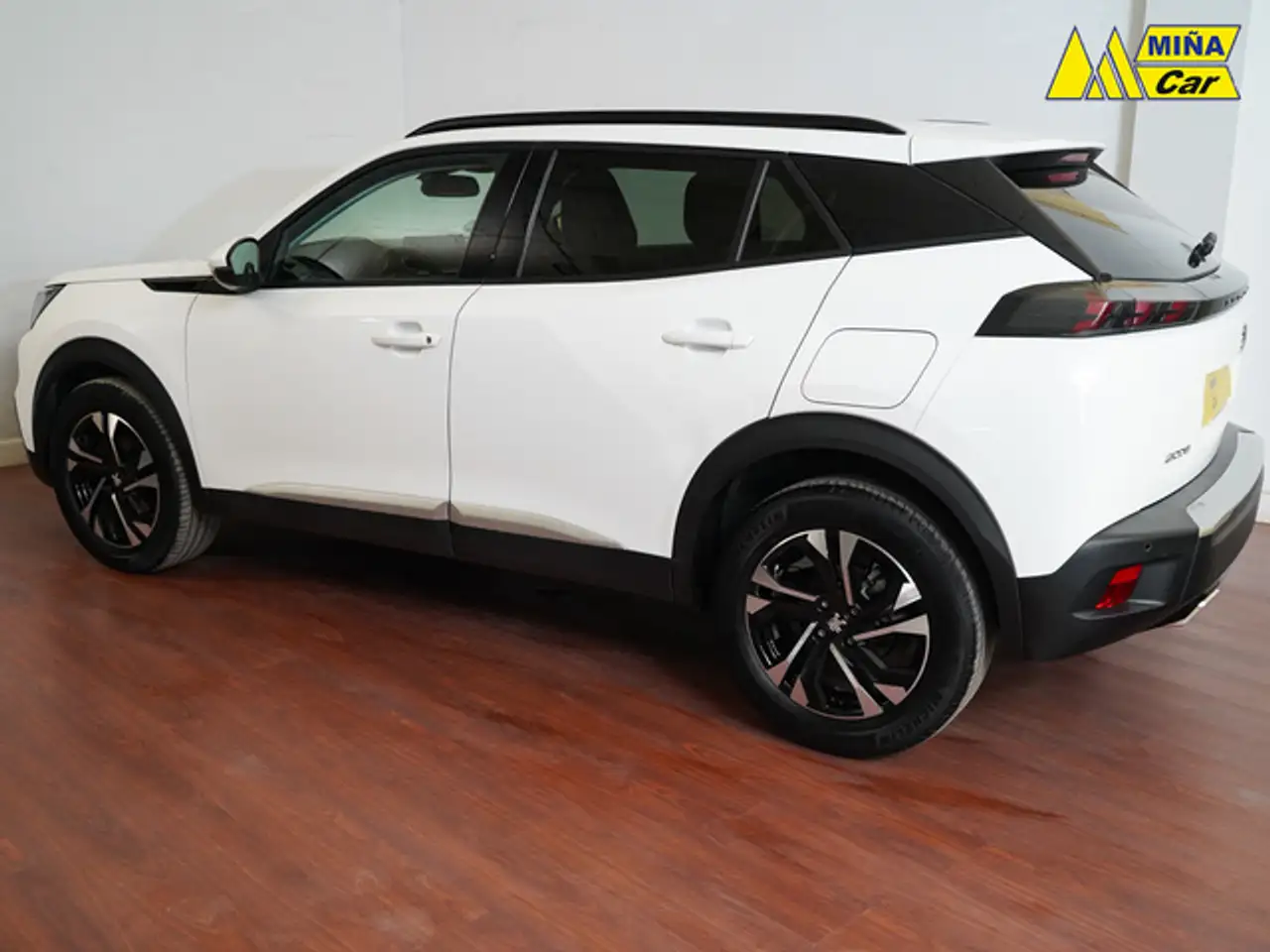 Renting Peugeot 2008 1.2 PureTech S&S Allure 130 Blanco 3