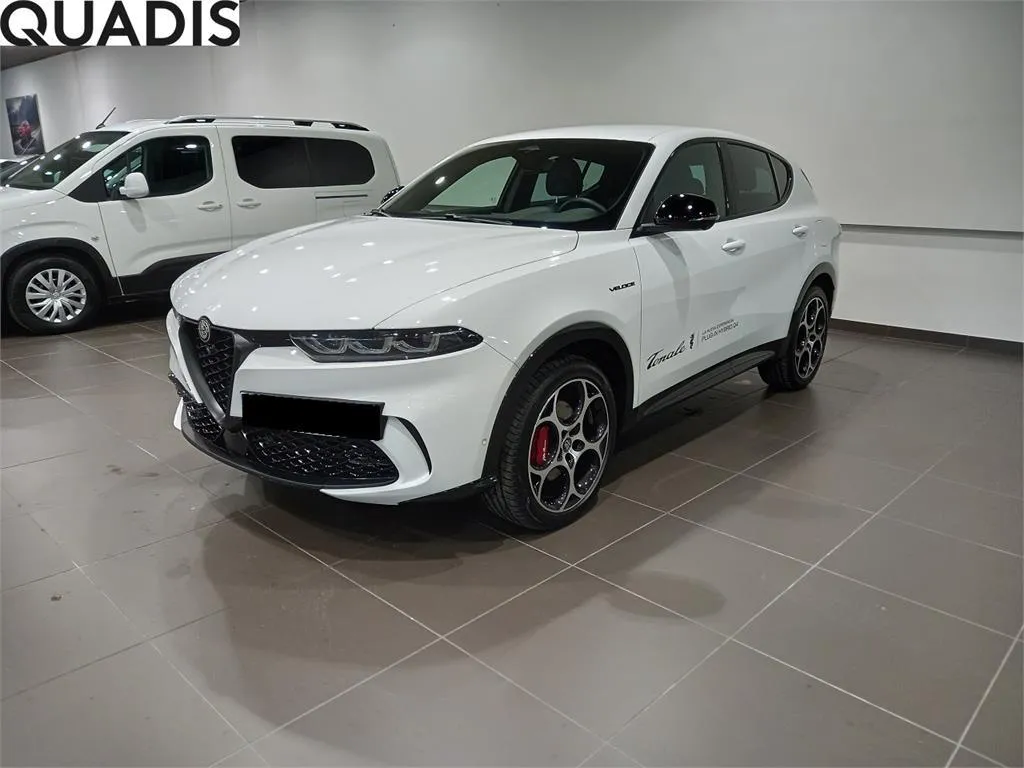 Renting Alfa Romeo Tonale 1.3 Multi-air PHEV Veloce Q4