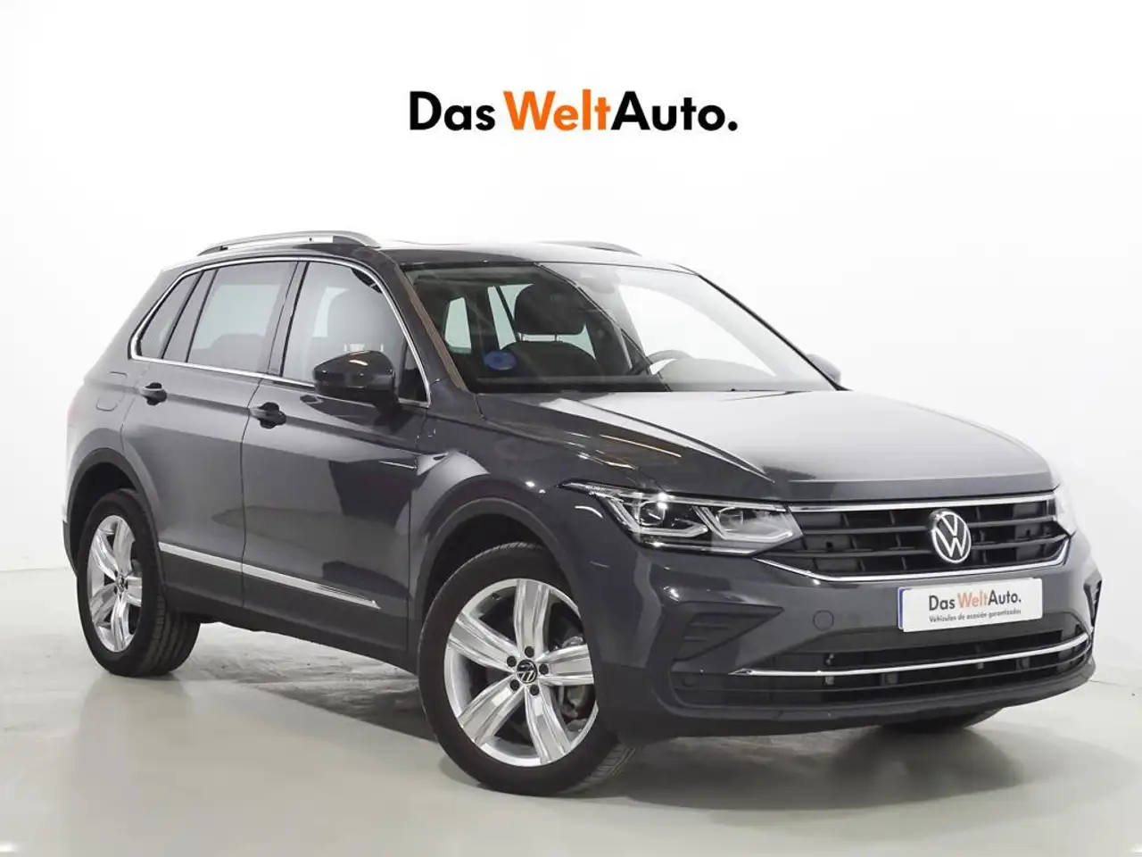 Renting Volkswagen Tiguan 1.4 eHibrid Life 180kW Gris 2