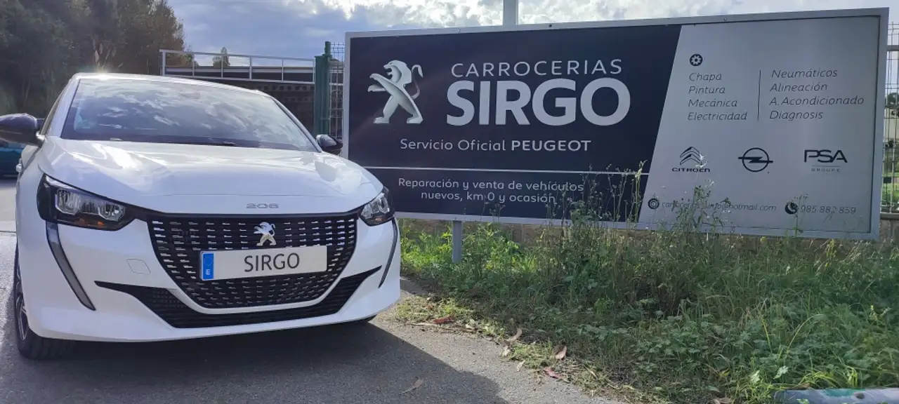 Renting Peugeot 208 1.5 BlueHDi S&S Allure Pack 100 Blanco 3