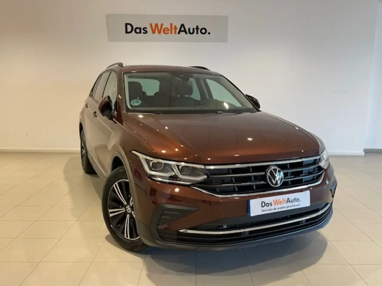 Renting Volkswagen Tiguan 1.5 TSI Life DSG 110kW Marrón