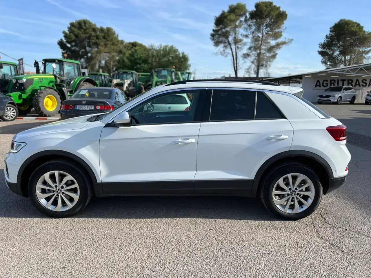 Renting Volkswagen T-Roc 1.5 TSI Life DSG7 Blanco 2