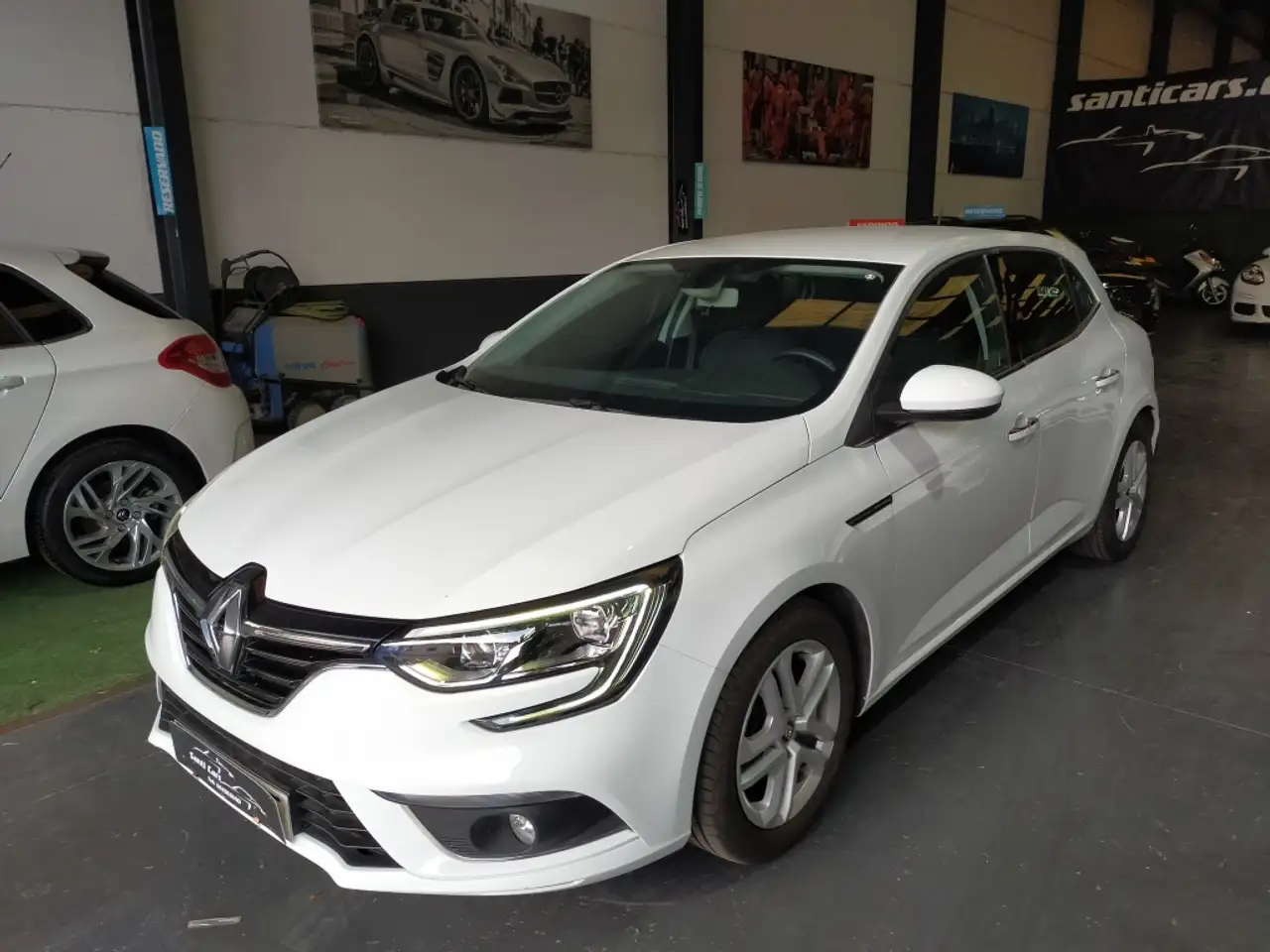 Renting Renault Megane 1.5dCi Blue Business 85kW Blanco