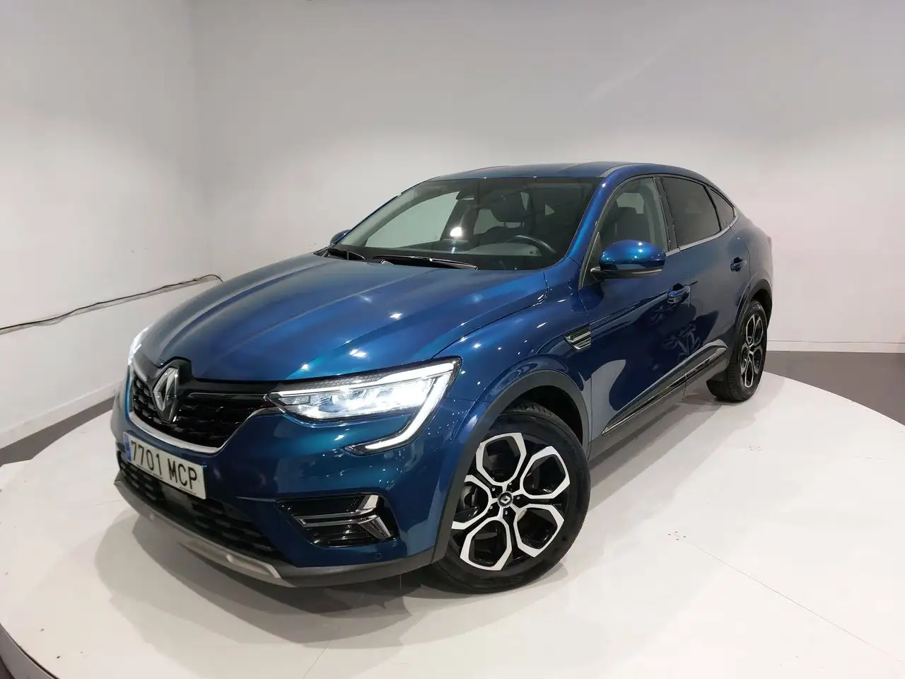 Renting Renault Arkana 1.6 E-Tech Zen 105kW Zen Azul 1