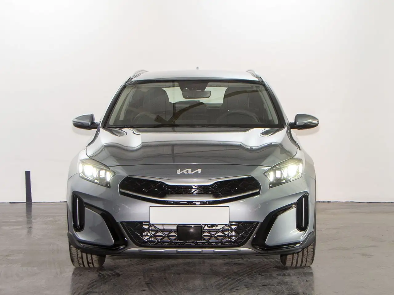 Renting Kia XCeed 1.6 GDI PHEV ETECH 141 5P Gris