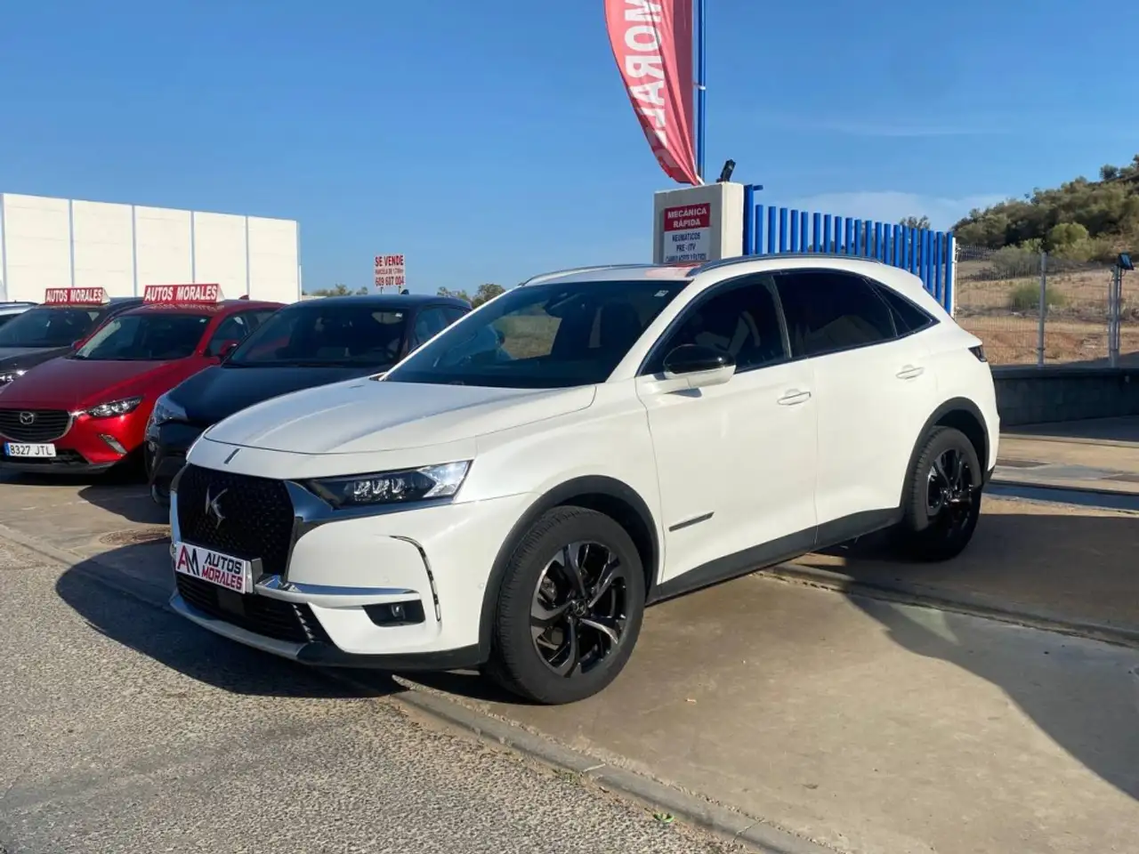 Renting DS Automobiles DS 7 Crossback 1.6 PT. Grand Chic Aut. 180 Blanco