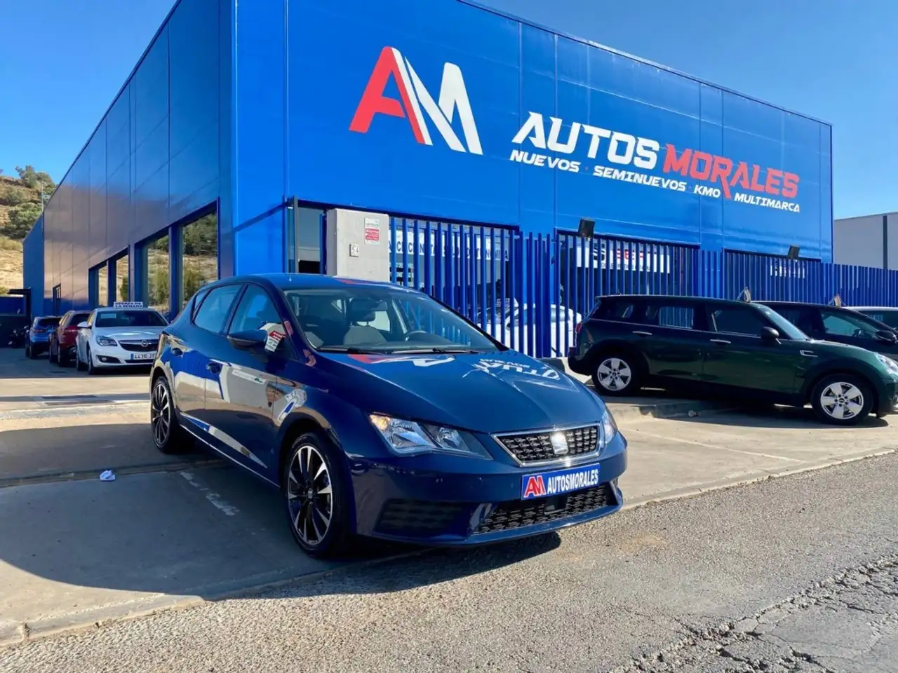 Renting SEAT Leon 1.6TDI CR S&S Style 115 Azul 1