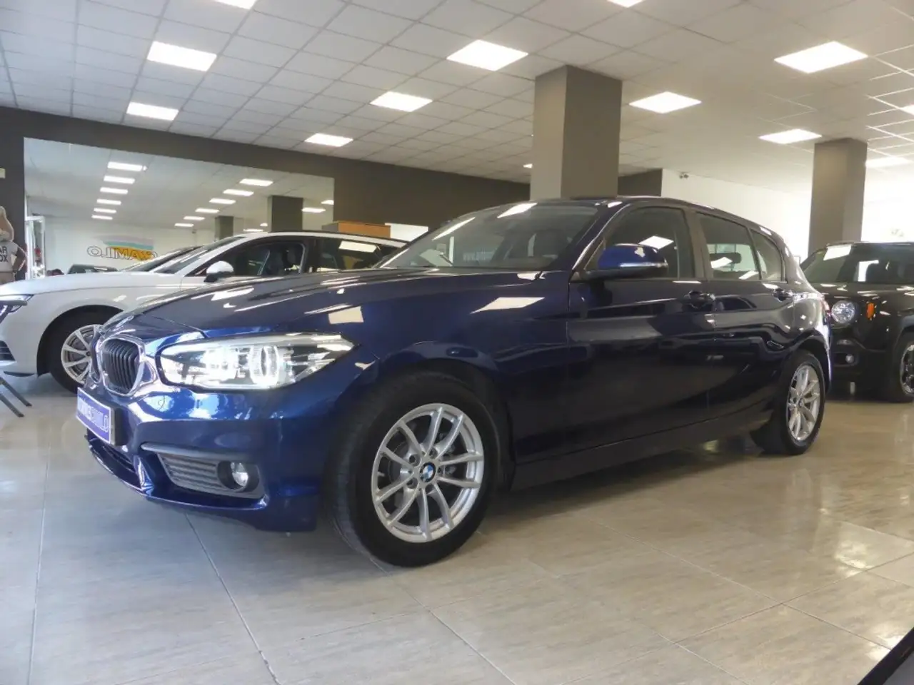 Renting BMW 118 118iA Azul